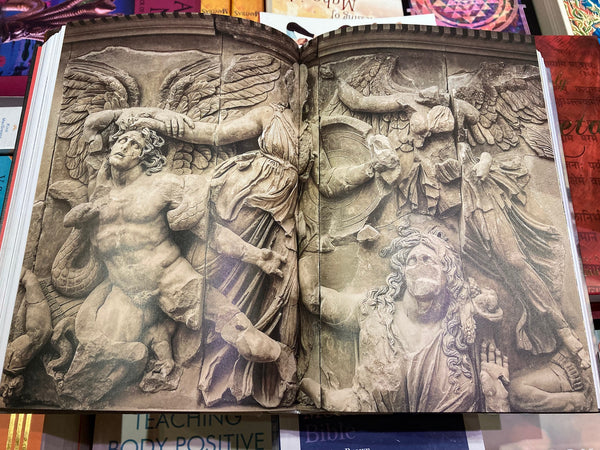 Sacred Sites (The Library of Esoterica) by Jessica Hundley