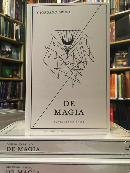 De Magia by Giordano Bruno (paperback)